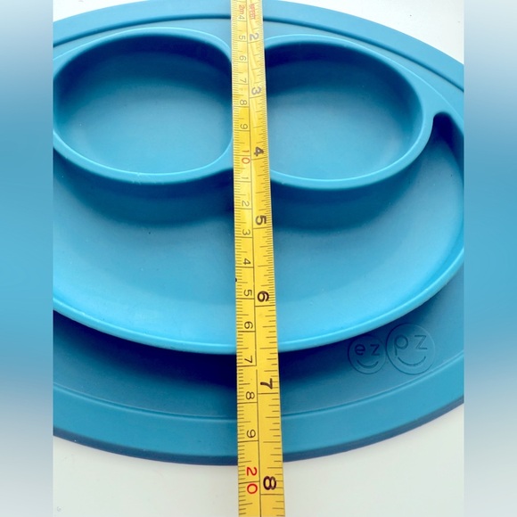 EZPZ Silicone Suction Placemat and Plate Combination for infants & Toddlers - Picture 5 of 6